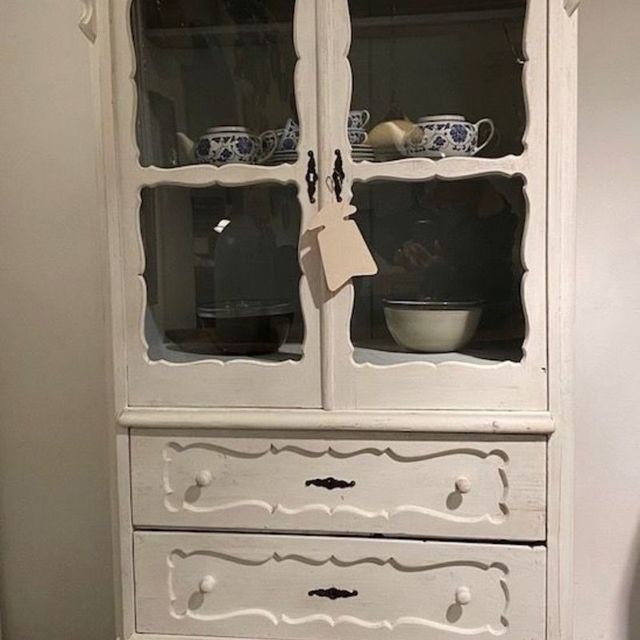 glaskast oud witte verf
