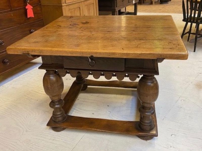 Antieke eettafel 