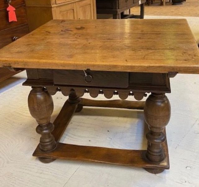 Antieke eettafel 