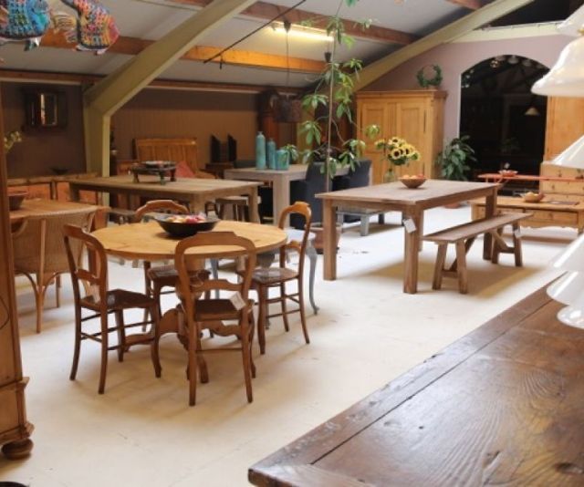 Tafels in de showroom