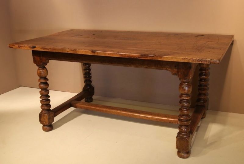 Rechthoekige antieke tafel