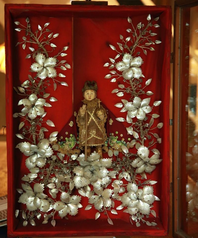 mother of pearls antiek , heiligen beeld