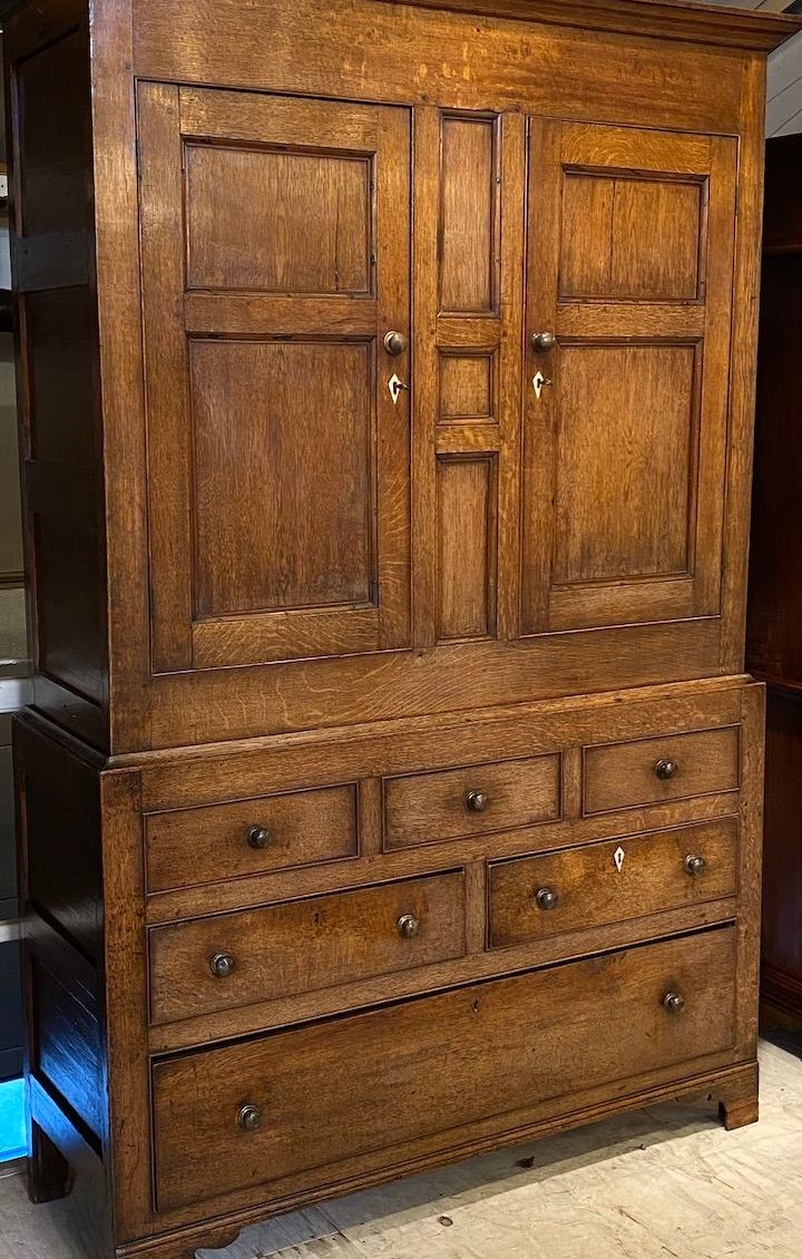 Engelse antieke kast