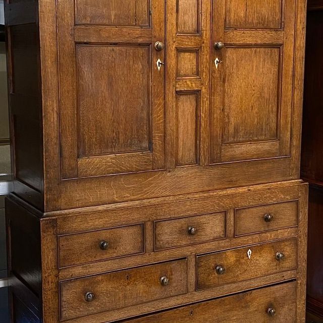 Engelse antieke kast