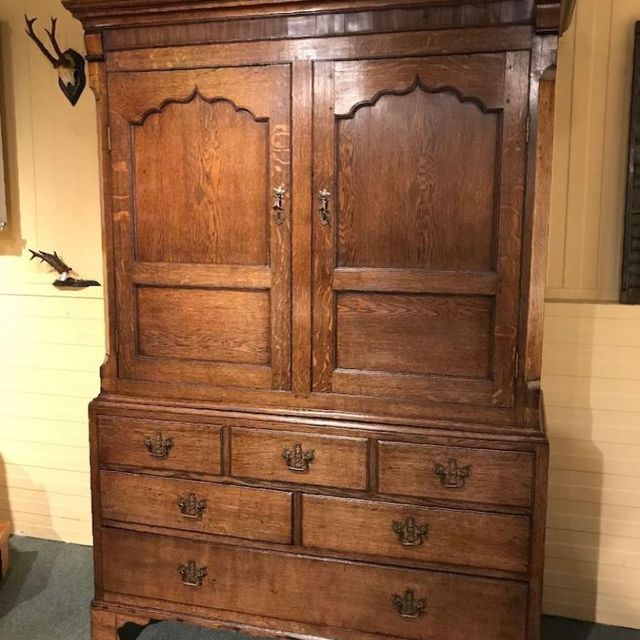Engelse antieke kast