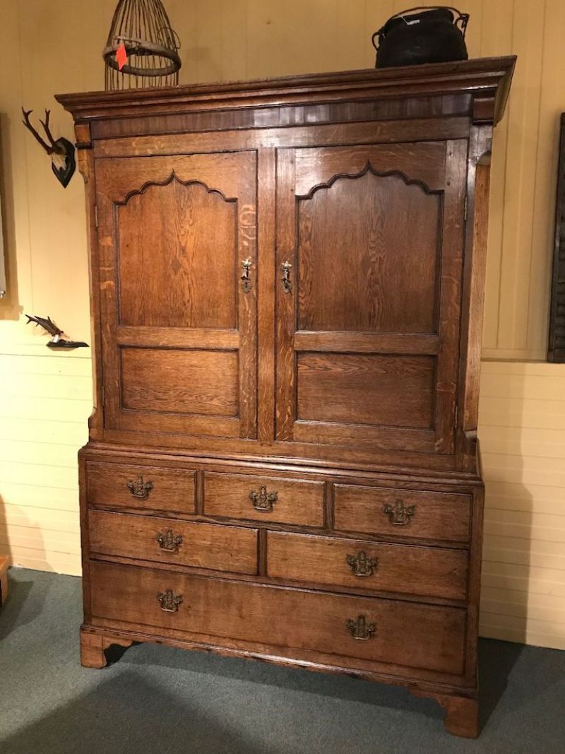 Engelse antieke kast