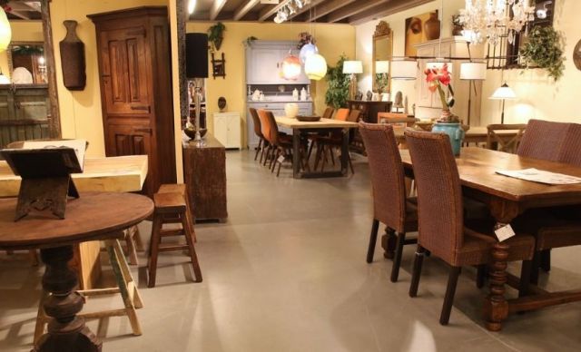 Enorme showroom Almondehoeve