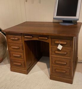 Antiek bureau van Almondehoeve