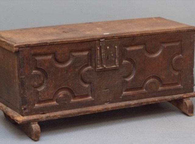 Antieke houten kist