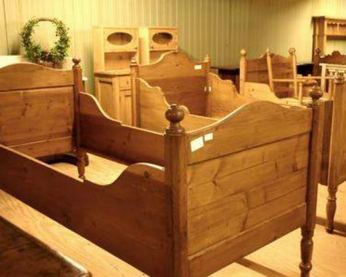 Grenen antieke bedden