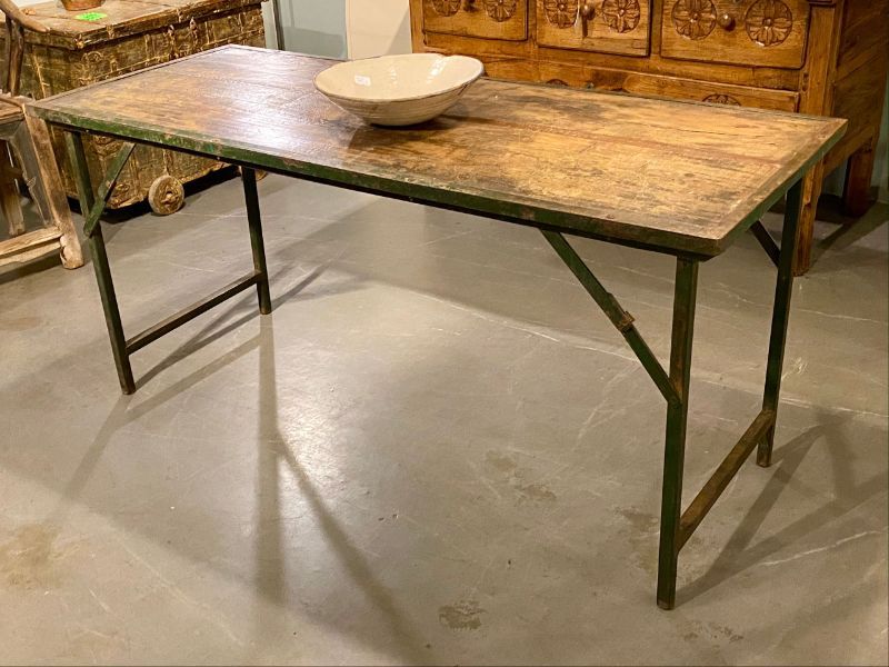 Bijzondere antieke eettafel