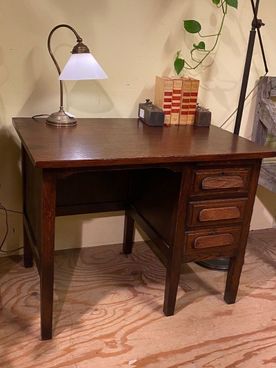 Klein antiek bureau