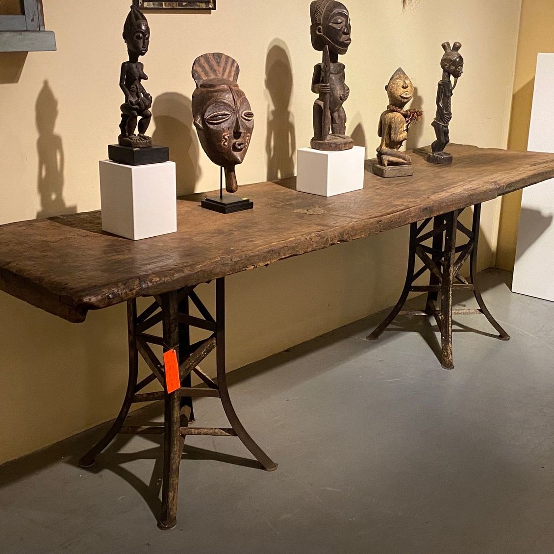 Antieke smalle tafel