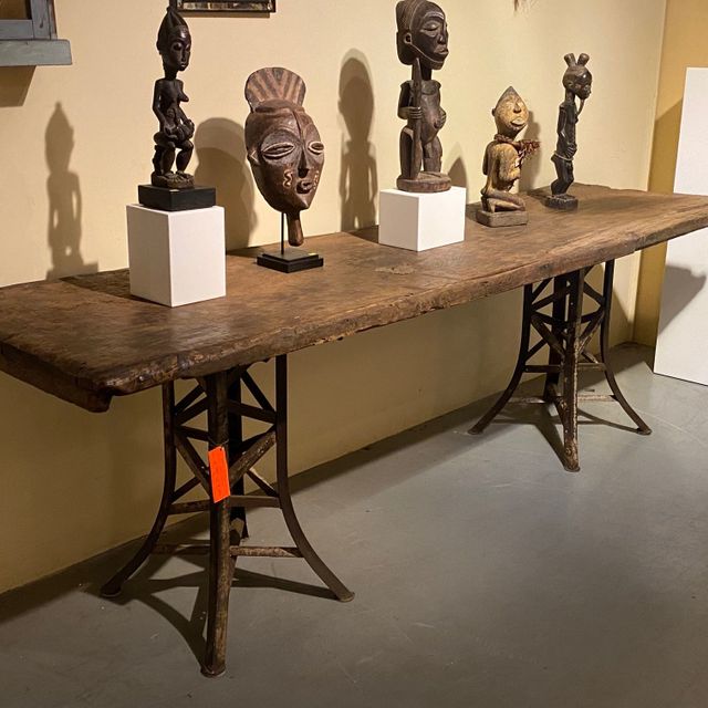Antieke smalle tafel