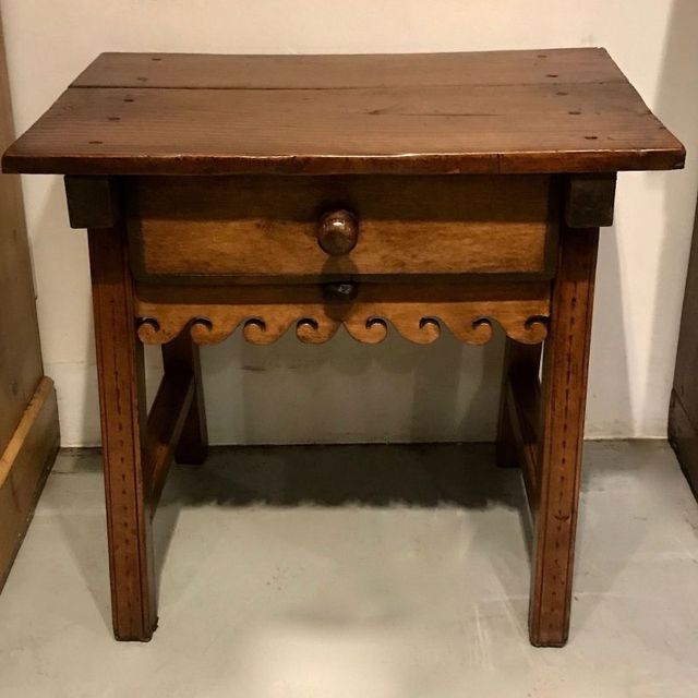 Antieke bijzettafel 