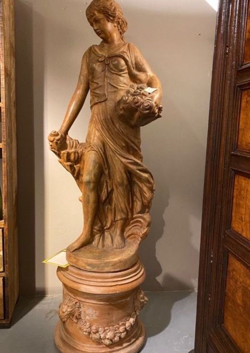 groot terracotta beeld oud