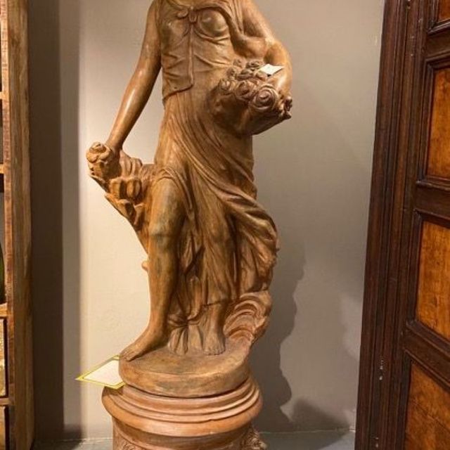 groot terracotta beeld oud