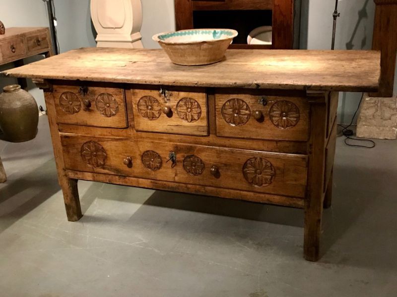 Zeer originele antiek tafel