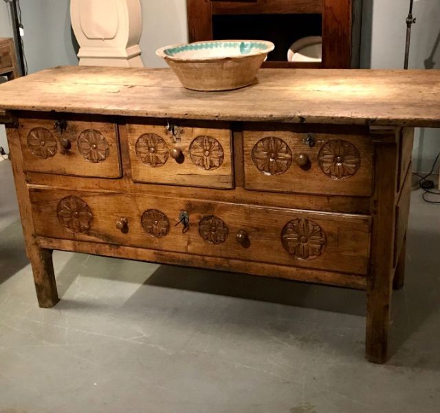 Zeer originele antiek tafel