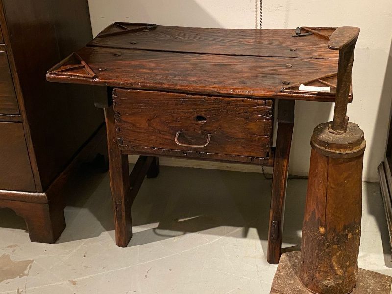 Antieke bijzettafel