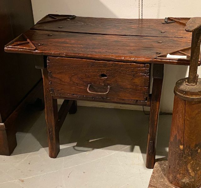 Antieke bijzettafel