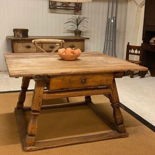 Prachtige antieke eettafel