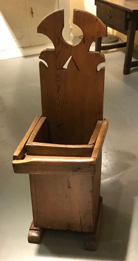 Antieke kinderstoel