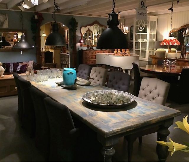 Uitgebreide showroom Almondehoeve