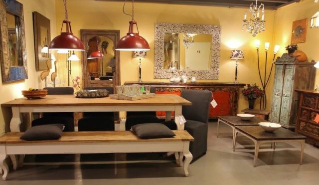 Uitgebreide showroom Almondehoeve